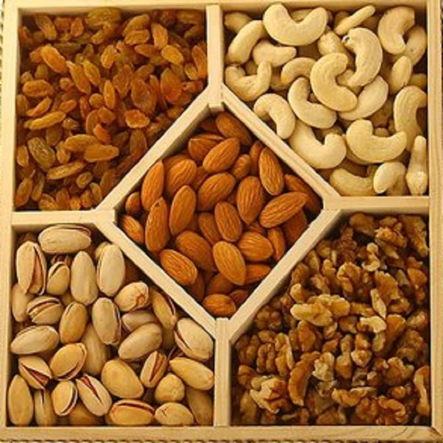 কাজুবাদাম আমাদের মেটাবলিজমেও সাহায্য করে। যে কারণে হজম ভাল হয়। কোষ্ঠকাঠিন্যের সমস্যা থাকে না। পেট পরিষ্কার থাকে আর তাই ওজনও কিন্তু তাড়াতাড়ি  ঝরে।