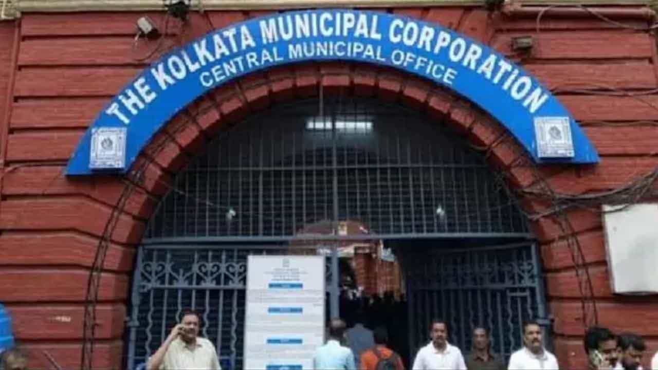 KMC Electric Vehicle: খরচ সামাল দিতে এবার আসরে বৈদ্যুতিন গাড়ি? জেনে নিন কলকাতা পুরনিগমের নতুন ভাবনা KMC Electric Vehicle: খরচ সামাল দিতে এবার আসরে বৈদ্যুতিন গাড়ি? জেনে নিন কলকাতা পুরনিগমের নতুন ভাবনা