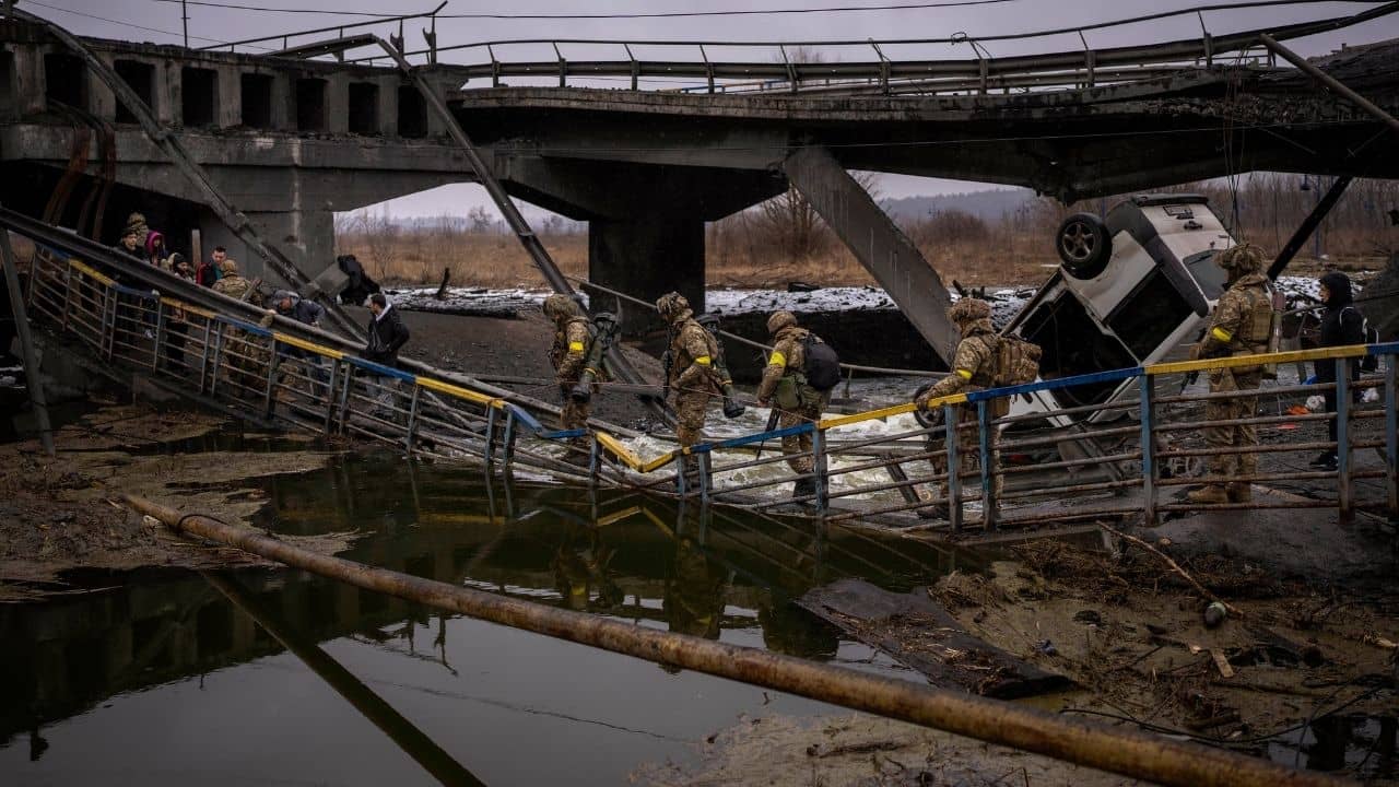 Russia-Ukraine Conflict: খেরসন হাতছাড়ার কথা স্বীকার ইউক্রেনের, প্রতিরোধ ভাঙছে কিয়েভ-মারিউপোলেরও