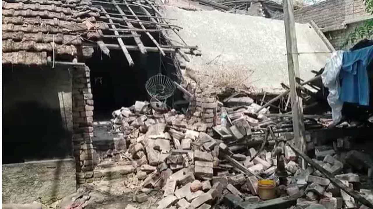 Kaliachak Blast: সাতসকালে ভয়াবহ বিস্ফোরণে কেঁপে উঠল কালিয়াচক, মৃত্যু আট বছরের শিশুর Kaliachak Blast: সাতসকালে ভয়াবহ বিস্ফোরণে কেঁপে উঠল কালিয়াচক, মৃত্যু আট বছরের শিশুর