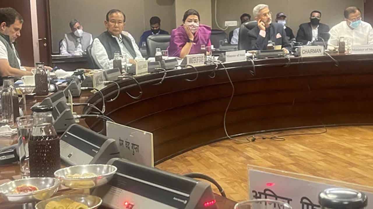 Meeting on Ukraine: কেন্দ্রের বৈঠকে সন্তুষ্ট কংগ্রেস! ইউক্রেন ইস্যুতে ঐক্যের বার্তা
