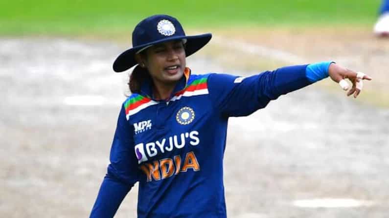 মিতালি রাজ - ভারত অধিনায়ক মিতালি রাজ (Mithali Raj) ২০১৭ সালে হেথার নাইটের ইংল্যান্ডের কাছে ফাইনালে হেরে গিয়েছিল। ৯ রানে ম্যাচ জিতেছিল ইংলিশ মহিলা ক্রিকেট টিম। কিন্তু সেই মিতালি আগের থেকে অনেক পরিণত। আর এখনকার ভারতও তারুণ্য ও অভিজ্ঞতার মিশেলে তৈরি। ফলে ২২৫টি আন্তর্জাতিক ওয়ান ডে-ম্যাচে ৭৬২৩ রান করা মিতালির দিকে আশায় বুক বেঁধে রেখেছে কোটি কোটি ভারতবাসী। ১৭-র জ্বালা একুশে মেটাক মিতালির ভারত, এটাই প্রার্থনা দেশবাসীর।