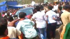 Odisha MLA Run over Crowd: বারবার হর্ন দিলেও রাস্তা ছাড়েনি, রাগের চোটে পুলিশ সহ ২৩ জনকে গাড়ি চাপা দিলেন বিধায়ক!