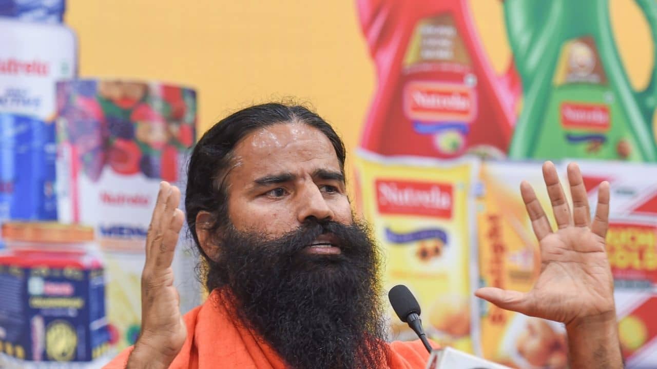 Ramdev Loses Temper: আবে ক্যা কার লেগা? পেট্রোপণ্যের মূল্যবৃদ্ধি নিয়ে প্রশ্ন করতেই তেড়ে গেলেন রামদেব
