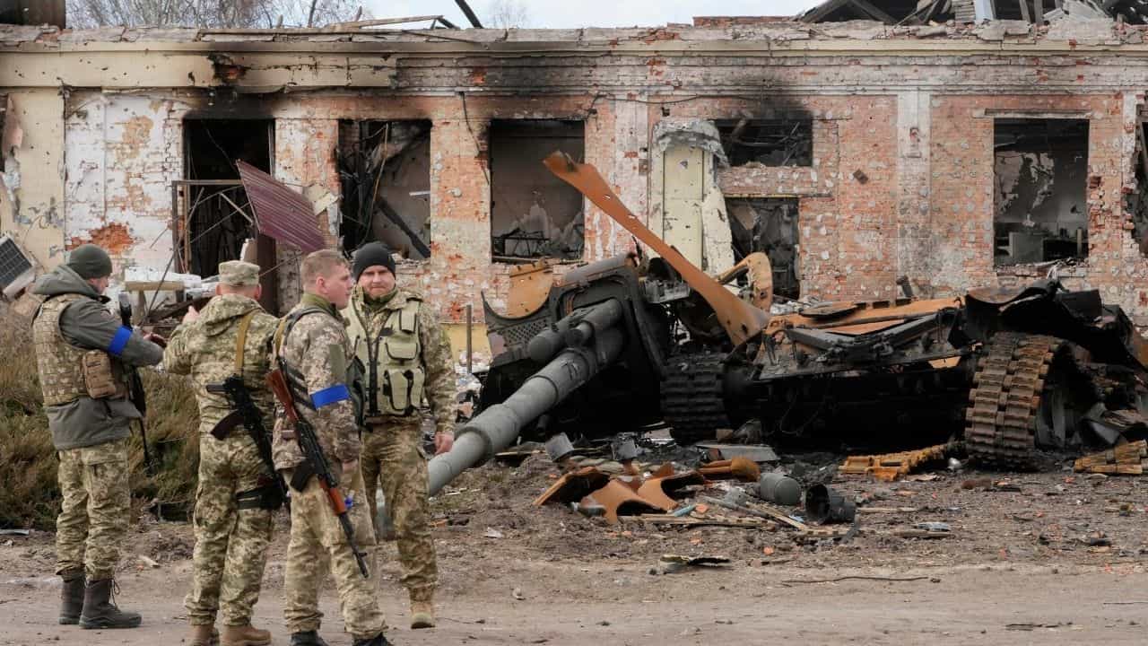 Russia's De-escalation in Ukraine: 'সেনা প্রত্যাহার করা হচ্ছে, তবে...', রুশ সেনা কিয়েভ ছাড়লেও কেন স্বস্তি পাচ্ছে না ইউক্রেন? Russia's De-escalation in Ukraine: 'সেনা প্রত্যাহার করা হচ্ছে, তবে...', রুশ সেনা কিয়েভ ছাড়লেও কেন স্বস্তি পাচ্ছে না ইউক্রেন?