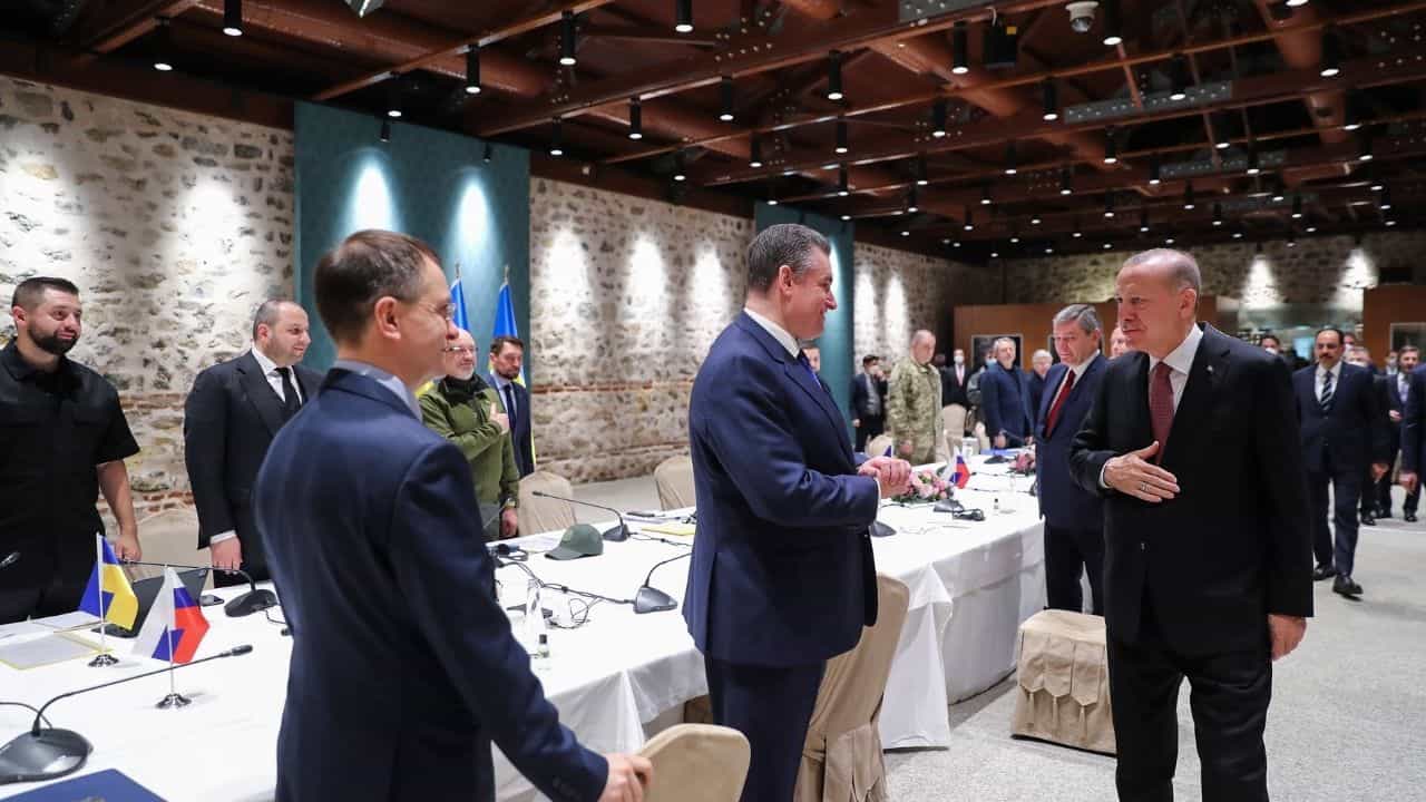 Russia-Ukraine Talk: 'ন্যাটোর সদস্যপদ চাই না, বরং...', রাশিয়ার মতোই এবার একাধিক দাবি জানাল ইউক্রেনও Russia-Ukraine Talk: 'ন্যাটোর সদস্যপদ চাই না, বরং...', রাশিয়ার মতোই এবার একাধিক দাবি জানাল ইউক্রেনও