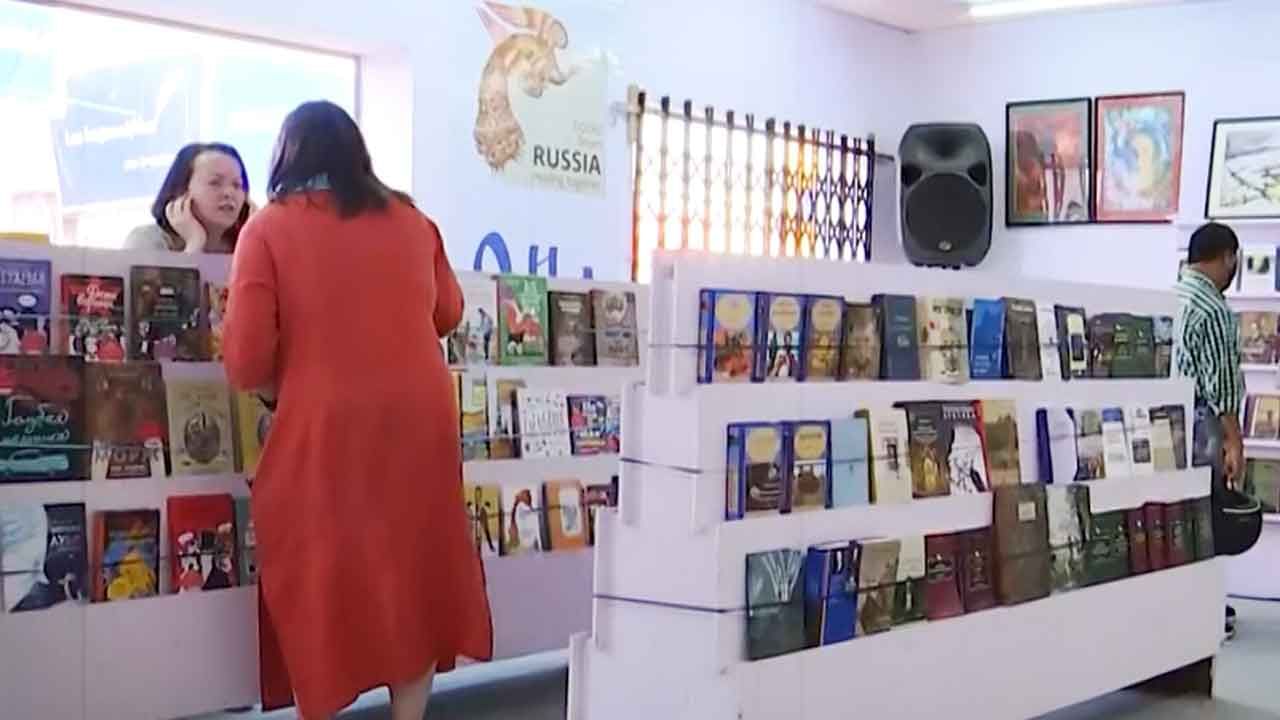 Kolkata Book Fair: বইয়ের পাতায়ও কি যুদ্ধ লাগে? বইমেলায় রাশিয়ার ফাঁকা স্টল উস্কে দিচ্ছে প্রশ্ন