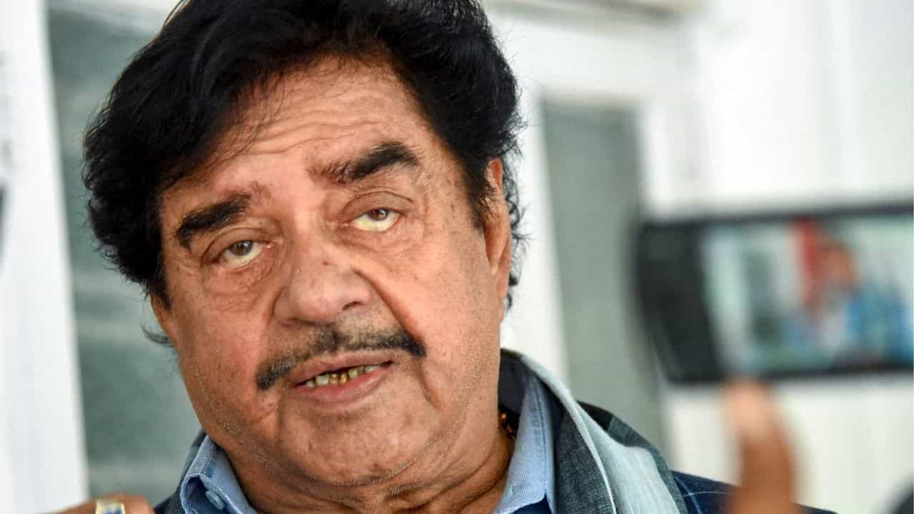 Shatrughan Sinha: বাবুলের কেন্দ্র দখলে নয়া 'তুরুপের তাস' তৃণমূলের, আসানসোলে প্রার্থী এবার 'বিহারী বাবু' Shatrughan Sinha: বাবুলের কেন্দ্র দখলে নয়া 'তুরুপের তাস' তৃণমূলের, আসানসোলে প্রার্থী এবার 'বিহারী বাবু'