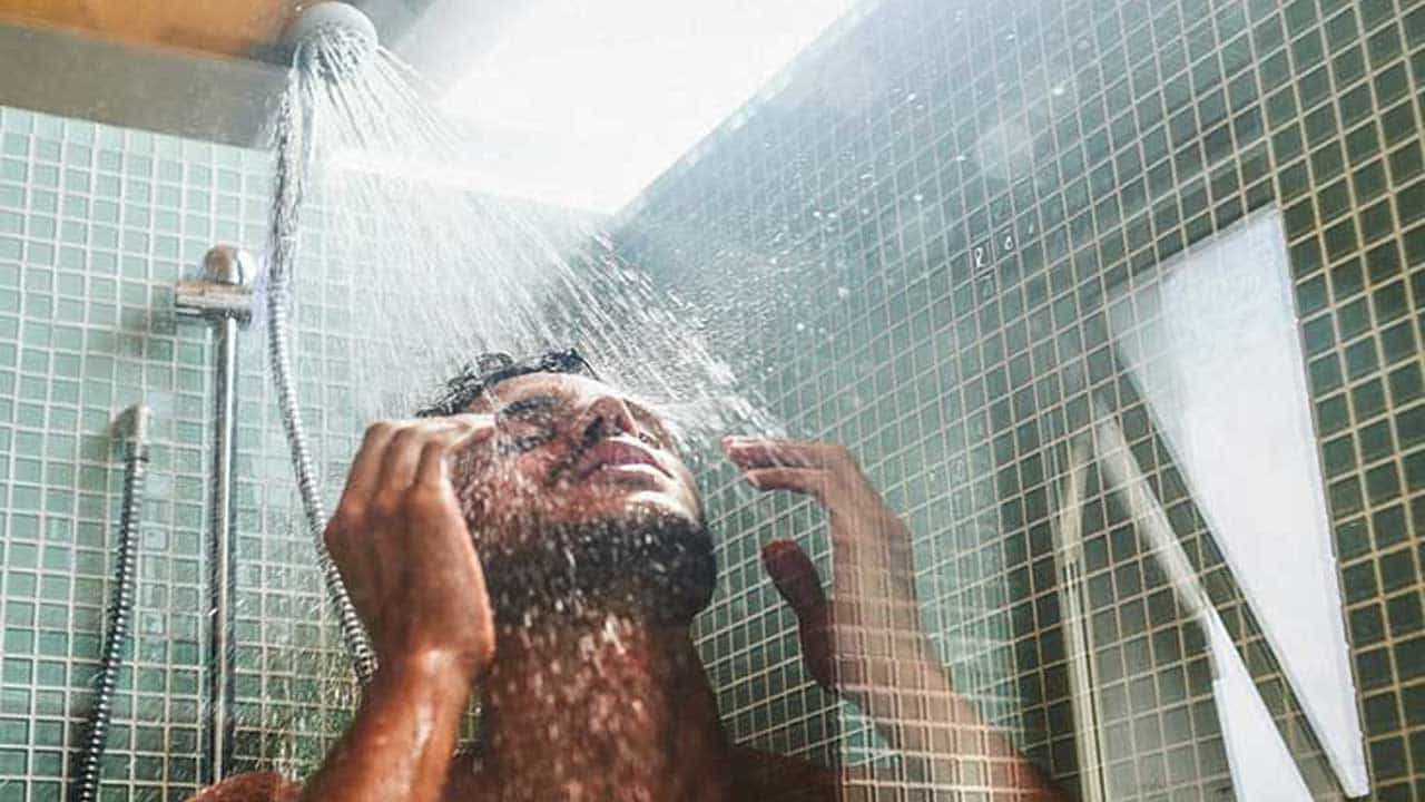 Water Scarcity: জানেন কেন ৫ মিনিটের বেশি স্নান করলেই বিশ্বযুদ্ধের আহ্বান করছেন আপনি? Water Scarcity: জানেন কেন ৫ মিনিটের বেশি স্নান করলেই বিশ্বযুদ্ধের আহ্বান করছেন আপনি?