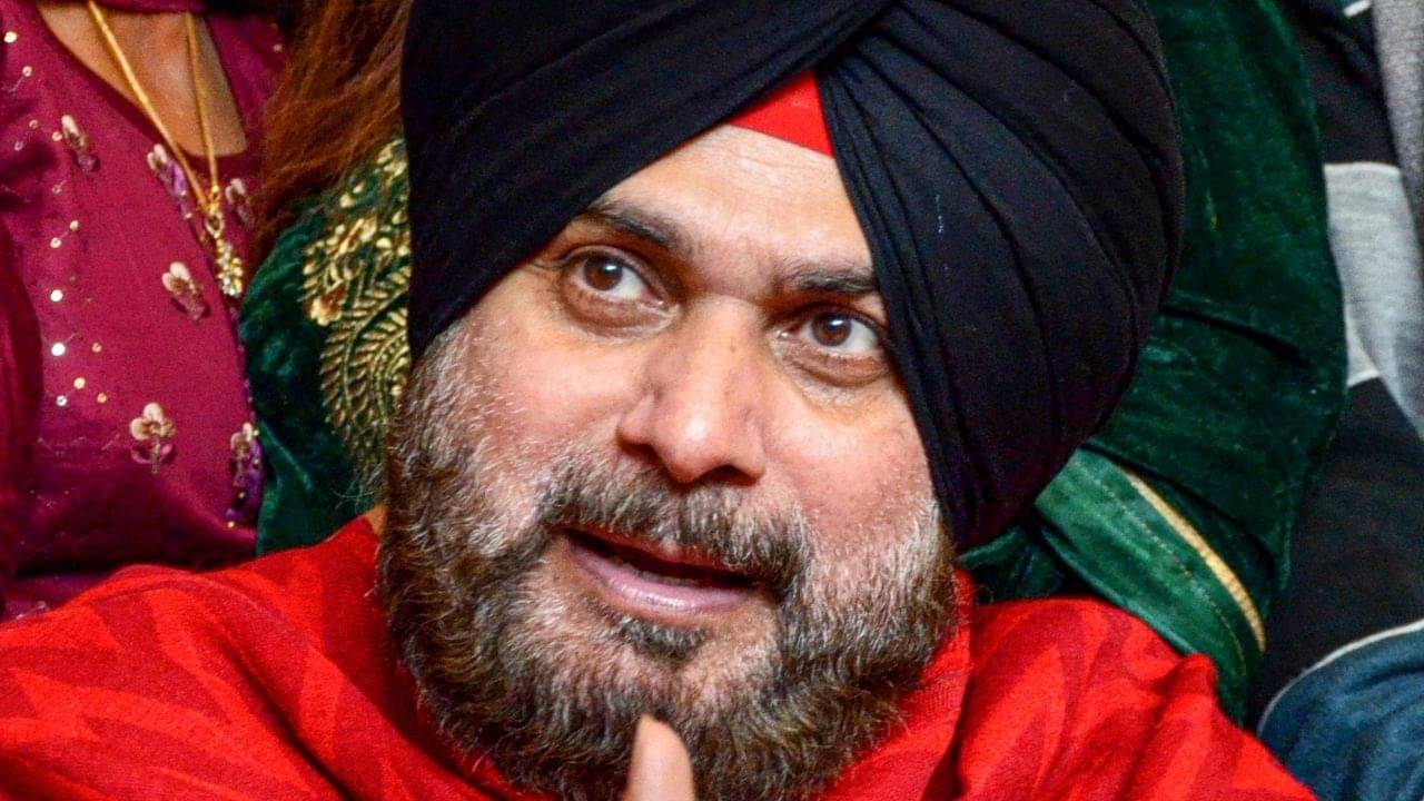 Navjot Singh Sidhu Resigns: মুখ্যমন্ত্রী হওয়ার স্বপ্ন ভেঙেছিল আগেই, এক কথাতেই সভাপতির পদ ছাড়লেন সিধু