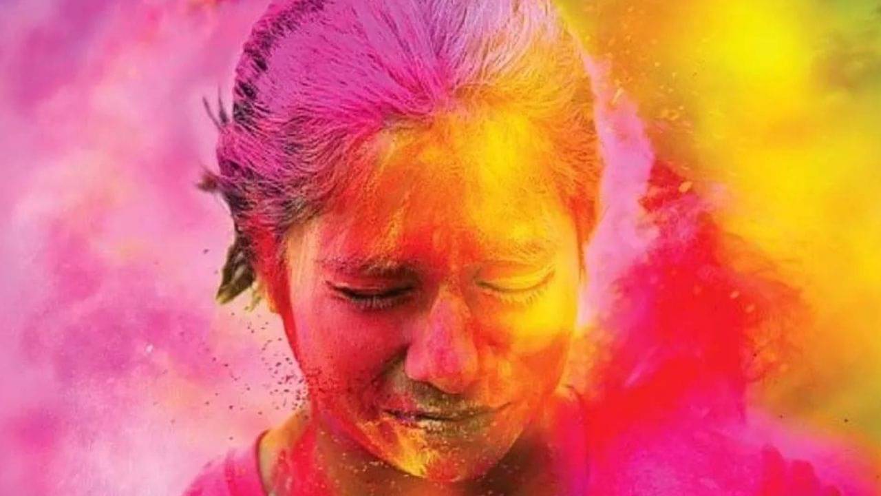 Skin Care Tips: রাসায়নিক-যুক্ত রঙের জেরে ত্বক পুড়ে গিয়েছে? ত্বকের যত্ন নিন সহজ ঘরোয়া উপায়েই