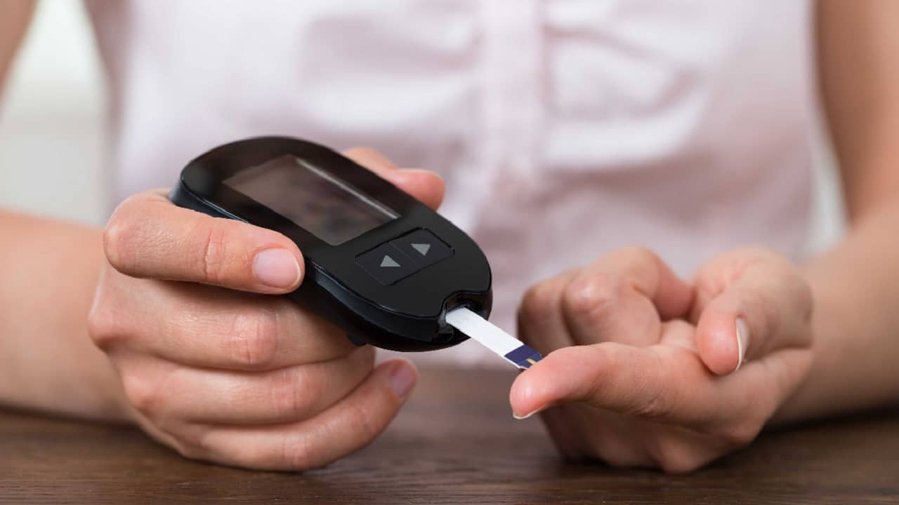 Blood Sugar testing: বাড়িতে রক্তপরীক্ষা করার সময় এই ভুল কখনই নয়...