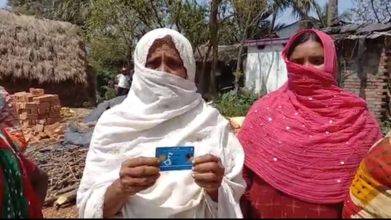 Swasthya Sathi Card: একটা আঙুলের ছাপ, আর তাতেই হাতিয়ে নিচ্ছে হাজার হাজার টাকা! প্রশ্নের মুখে স্বাস্থ্য সাথী