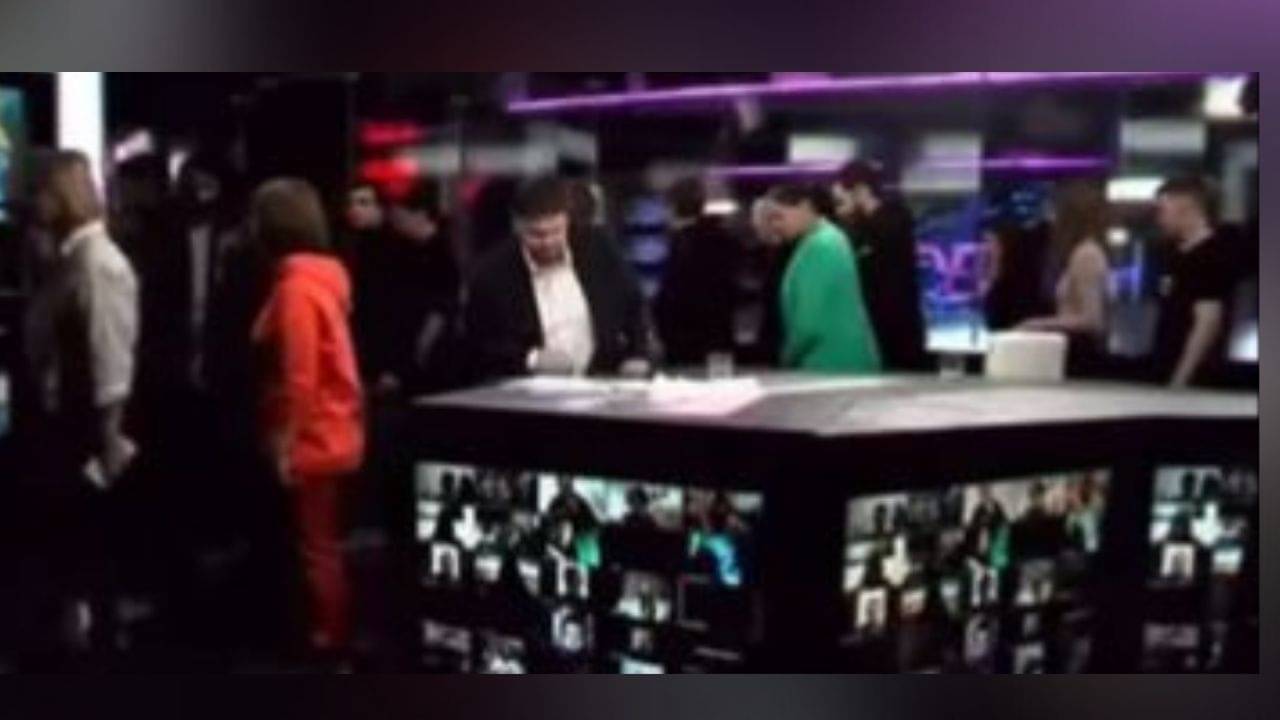 Russian TV Channel Workers Quit On Air: সোভিয়েত পতনের সময়ও টিভিতে চলেছিল সোয়ান লেক! সেই ভিডিয়ো চালিয়েই ইস্তফা সমস্ত কর্মীর