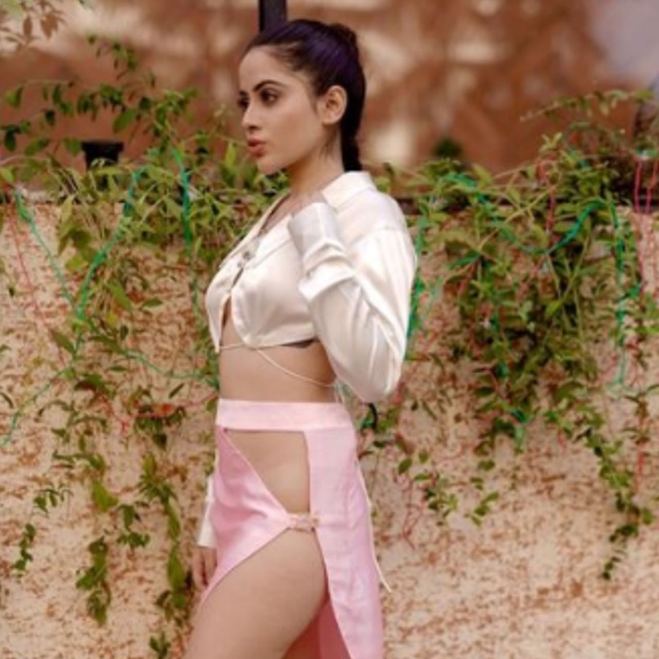 বিগ বস স্টার উরফি জাভেদ বরাবরই নিজের ফ্যাশন স্টেটমেন্টের জন্য নেট দুনিয়ায় ভাইরাল। একাধিকবার হয়ে থাকেন ট্রোলের শিকারও। 