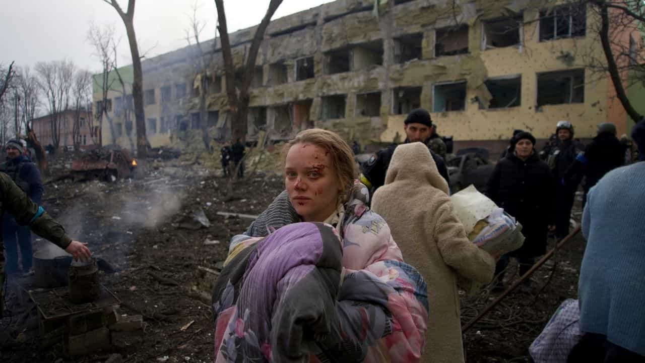 Russia-Ukraine Conflict: রুশ মিসাইলের এবার নিশানায় মিলিটারি ক্যাম্পও, ফের 'নো-ফ্লাই জ়োনে'র আর্জি জ়েলেনস্কির Russia-Ukraine Conflict: রুশ মিসাইলের এবার নিশানায় মিলিটারি ক্যাম্পও, ফের 'নো-ফ্লাই জ়োনে'র আর্জি জ়েলেনস্কির