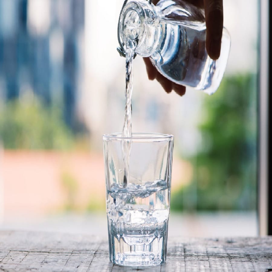 প্রোটিন বেশি করে খান-  ক্যালোরির পরিমাণ কমাতে হলে প্রোটিনের পরিমাণ বাড়াতে হবে। প্রোটিন বেশি করে খেলে দীর্ঘক্ষণ পেট ভরা থাকে। বিভিন্ন বীজ, বাদাম রাখুন রোজকার খাবারের তালিকায়। এছাড়াও প্রতিদিন একটি করে ডিম সিদ্ধ খান