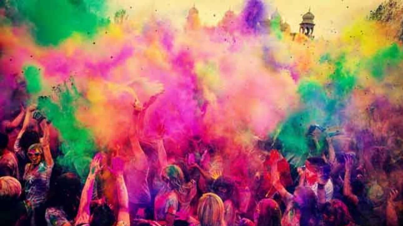 Holi 2022: সপ্তাহান্তে দোল উত্সব! রঙিন দিনে দেশের কোথায় যাবেন, আজই প্ল্যান করুন