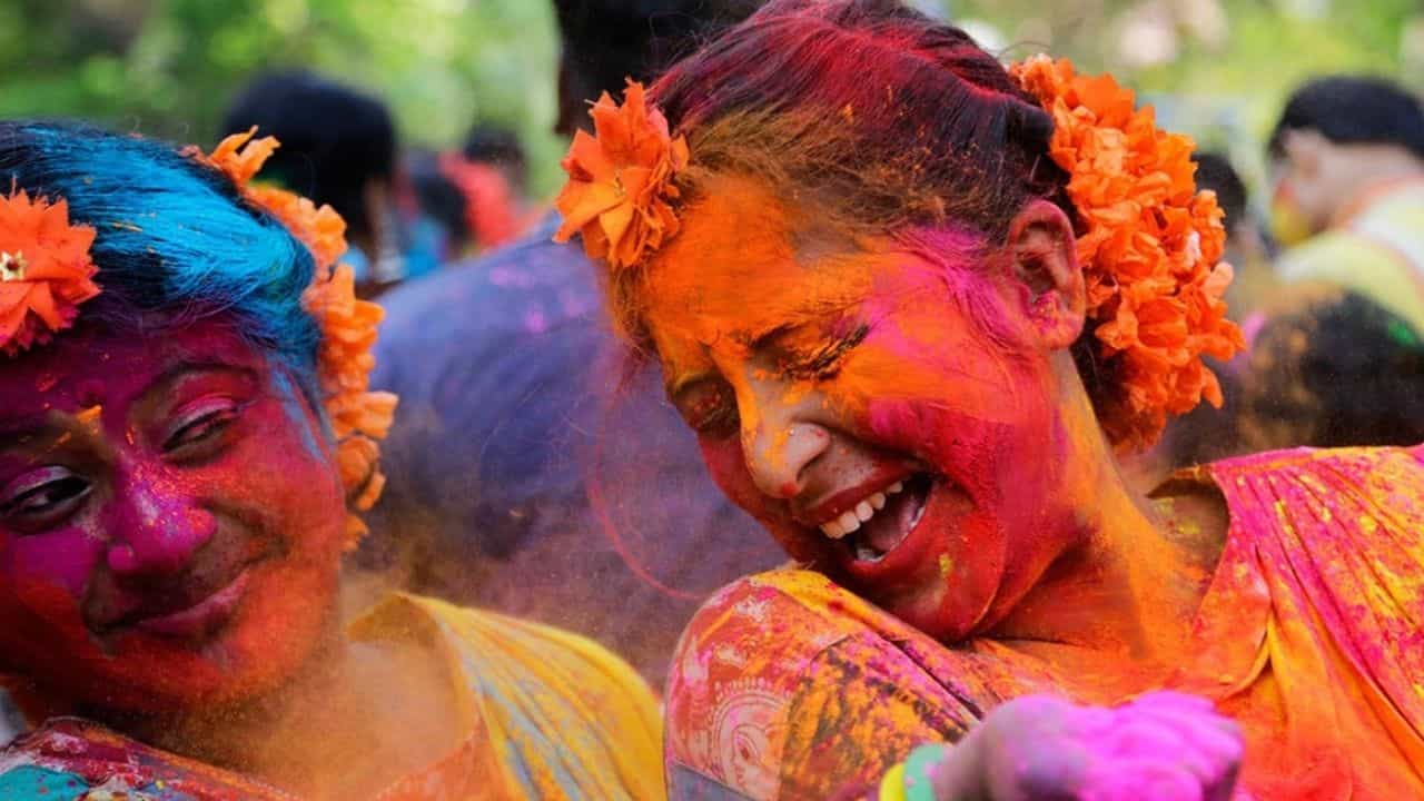 Holi 2022: হোলির আগে ও হোলির পরে, ত্বকের পরিচর্চা করবেন কীভাবে, জানুন Holi 2022: হোলির আগে ও হোলির পরে, ত্বকের পরিচর্চা করবেন কীভাবে, জানুন