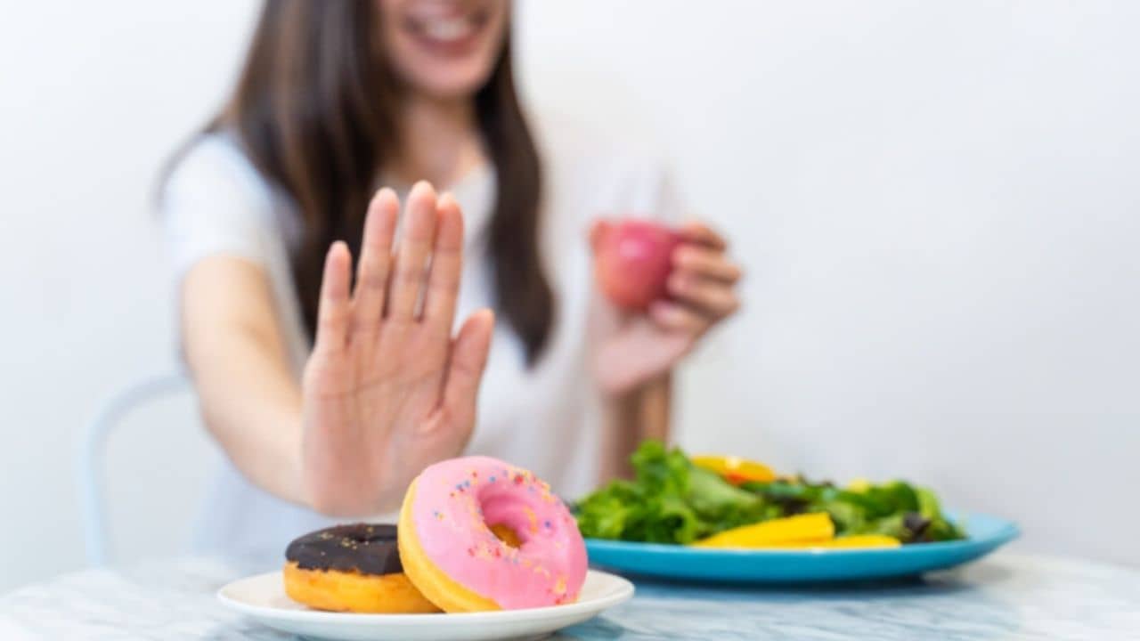 World Health Day: সাবধান! সুস্থ থাকতে এখনই খাওয়া বন্ধ করুন রোজকার এই খাবারগুলি