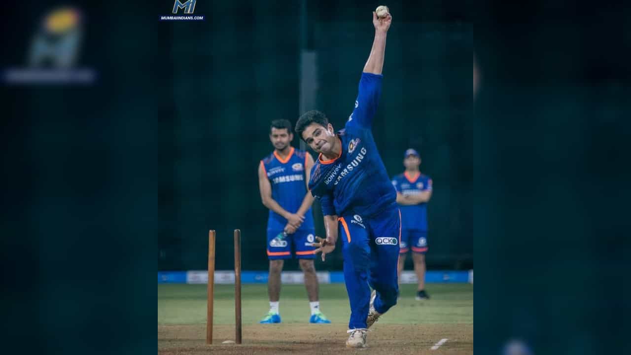 IPL 2022: অর্জুন তেন্ডুলকরের নিখুঁত ইয়র্কারে ছিটকে গেল ১৫.২৫ কোটির ক্রিকেটারের উইকেট IPL 2022: অর্জুন তেন্ডুলকরের নিখুঁত ইয়র্কারে ছিটকে গেল ১৫.২৫ কোটির ক্রিকেটারের উইকেট