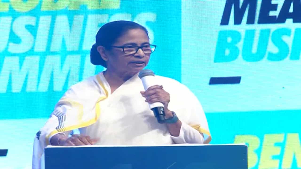 Bengal Global Business Summit 2022 : দশ বছরে বাংলা যা করবে, কেউ ছুঁতে পারবে না, প্রত্যয়ী মমতা Bengal Global Business Summit 2022 : দশ বছরে বাংলা যা করবে, কেউ ছুঁতে পারবে না, প্রত্যয়ী মমতা