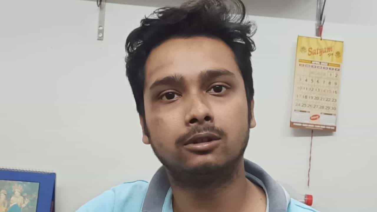 Fake Army Man Balurghat: সেনা কর্মীকে ৫৫ হাজার টাকা দিয়েছিলেন, পরে যা হল... Fake Army Man Balurghat: সেনা কর্মীকে ৫৫ হাজার টাকা দিয়েছিলেন, পরে যা হল...