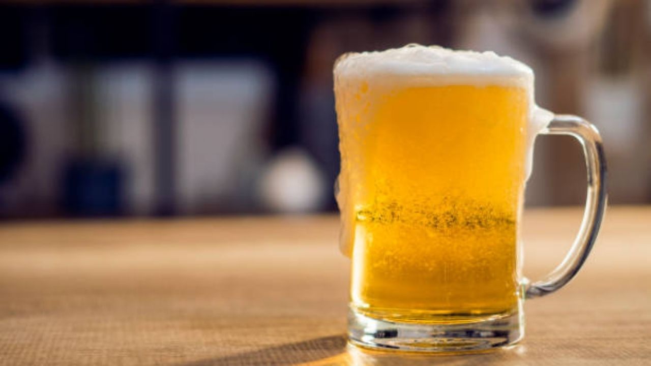 Beer: গরমে স্বস্তি পেতে ফোয়ারা তুলুন বিয়ারে! 'কুল' হতে ক' বোতল পান করবেন?