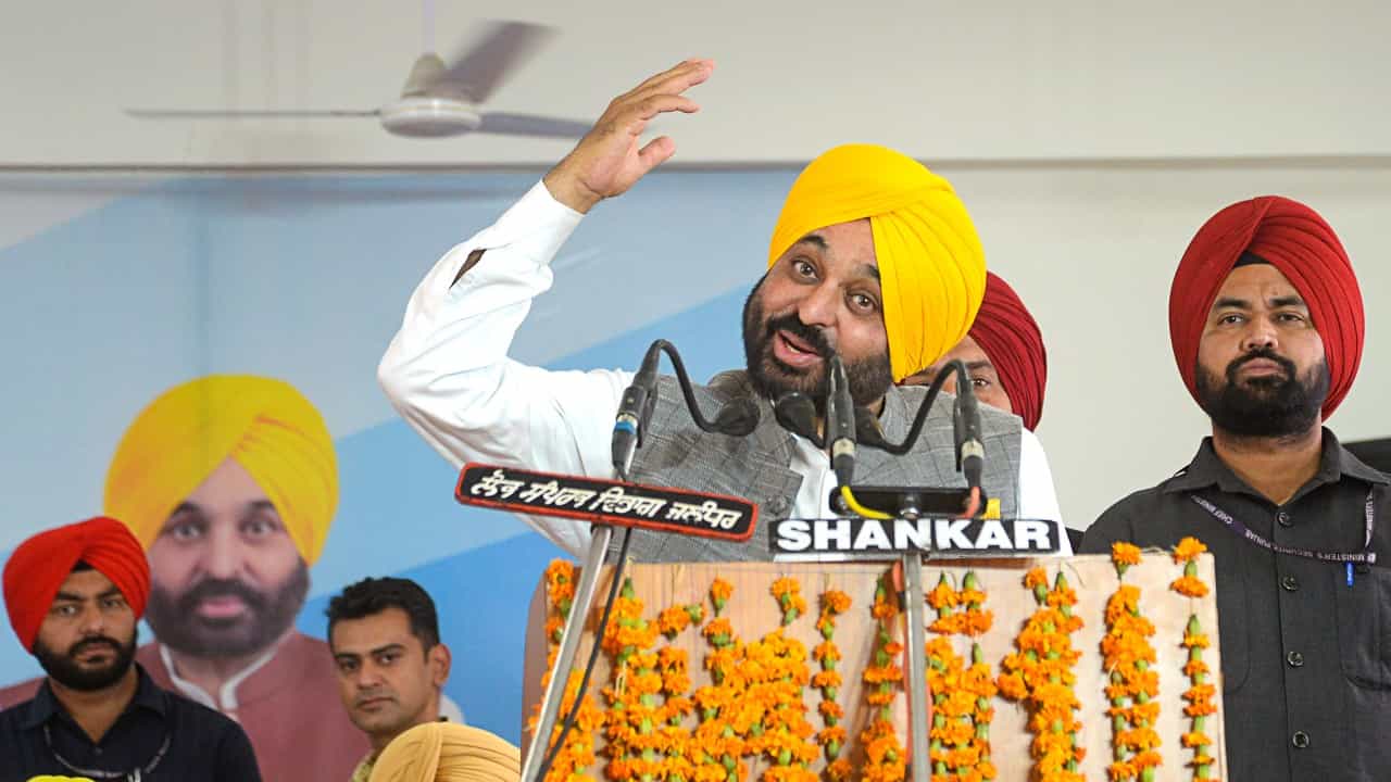 Bhagwant Mann : 'রিমোট কন্ট্রোল' সরকার নয়, প্রশিক্ষণের জন্য কেজরীবাল সাক্ষাত! বিরোধীদের জবাব মানের Bhagwant Mann : 'রিমোট কন্ট্রোল' সরকার নয়, প্রশিক্ষণের জন্য কেজরীবাল সাক্ষাত! বিরোধীদের জবাব মানের
