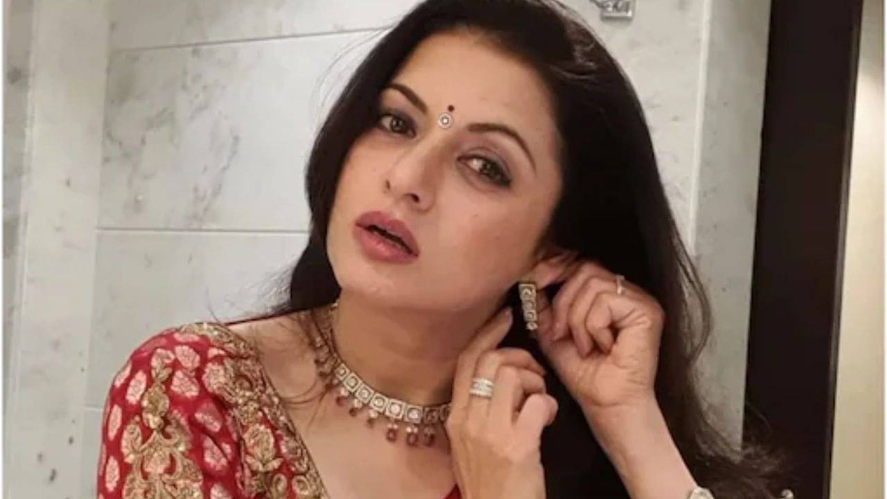Bhagyashree: আপনার ময়েশ্চারাইজার ব্যবহারের পদ্ধতি কি সঠিক? ভাগ্যশ্রীর সঙ্গে মিলিয়ে নিন...