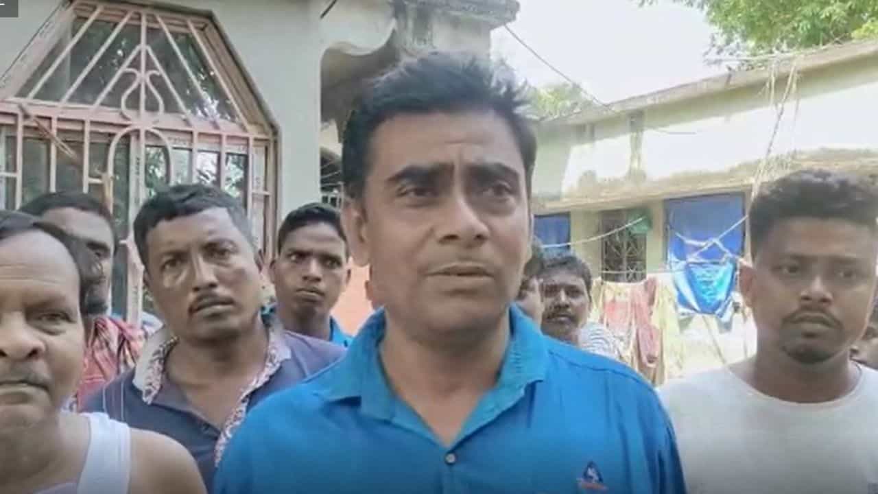 Bhangar TMC Clash: পঞ্চায়েত বোর্ড দখল নিয়ে শাসকদলের গোষ্ঠী কোন্দল, প্রধানের পদে বহাল আরাবুল ঘনিষ্ঠ Bhangar TMC Clash: পঞ্চায়েত বোর্ড দখল নিয়ে শাসকদলের গোষ্ঠী কোন্দল, প্রধানের পদে বহাল আরাবুল ঘনিষ্ঠ