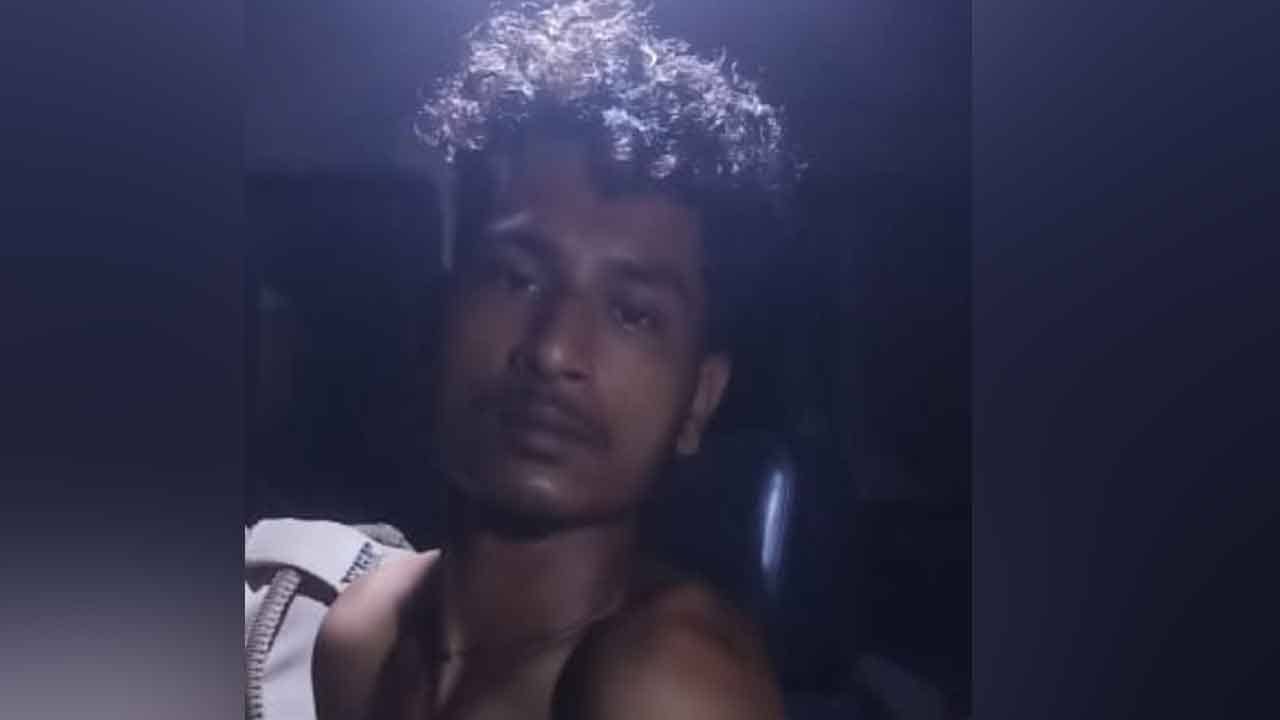 North 24 Parganas Suicide Case: উঠোনে দাউ দাউ করে জ্বলছেন স্বামী! স্ত্রী বললেন, নেশা লেগেছিল যে ওর, আর সামলাতাম কীভাবে!