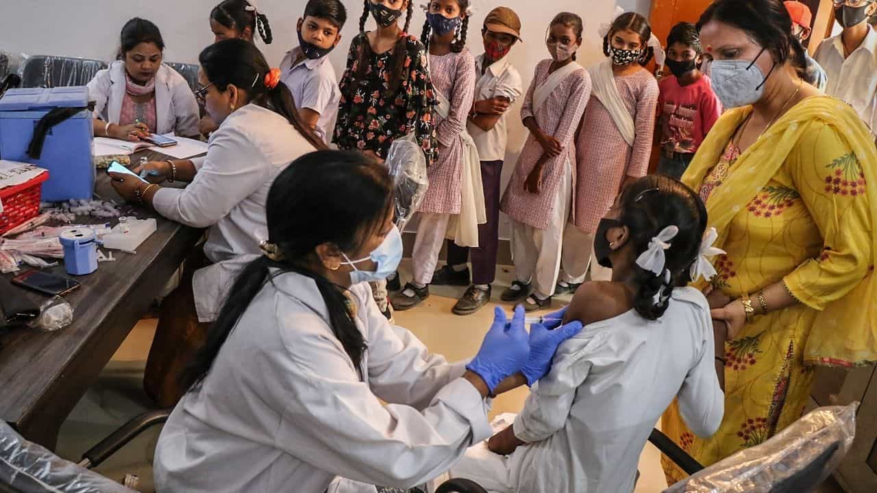 Delhi COVID-19 Precaution Dose: সংক্রমণ বাড়তেই নয়া সিদ্ধান্ত, এবার থেকে বিনামূল্যেই মিলবে প্রিকশন ডোজ়, ঘোষণা কেজরী সরকারের Delhi COVID-19 Precaution Dose: সংক্রমণ বাড়তেই নয়া সিদ্ধান্ত, এবার থেকে বিনামূল্যেই মিলবে প্রিকশন ডোজ়, ঘোষণা কেজরী সরকারের