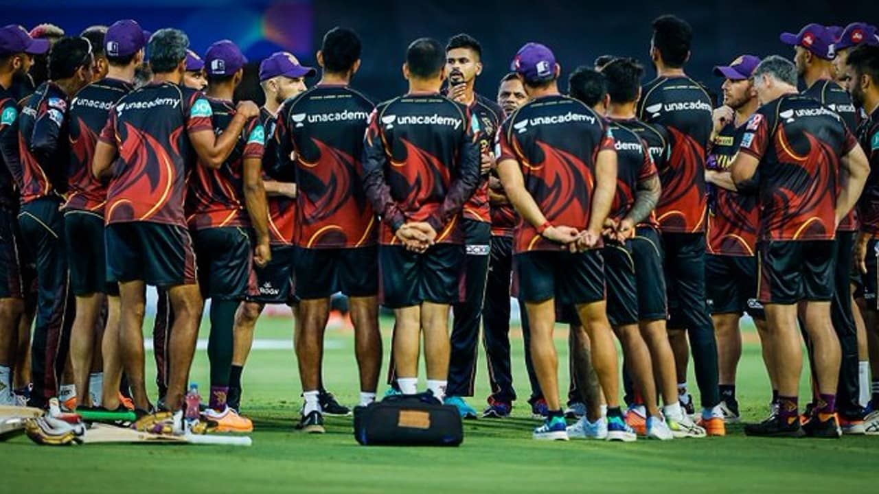 IPL 2022: পিঙ্ক আর্মির মুখে নামার আগে কী চলছে নাইট শিবিরে, জানালেন চামিকা করুণারত্নে