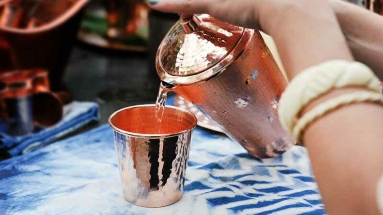 Copper utensils: তামার জলের বোতলগুলি কালো হয়ে গিয়েছে? নতুনের মত ঝকঝকে পরিস্কার রাখার রইল কিছু সহজ টিপস