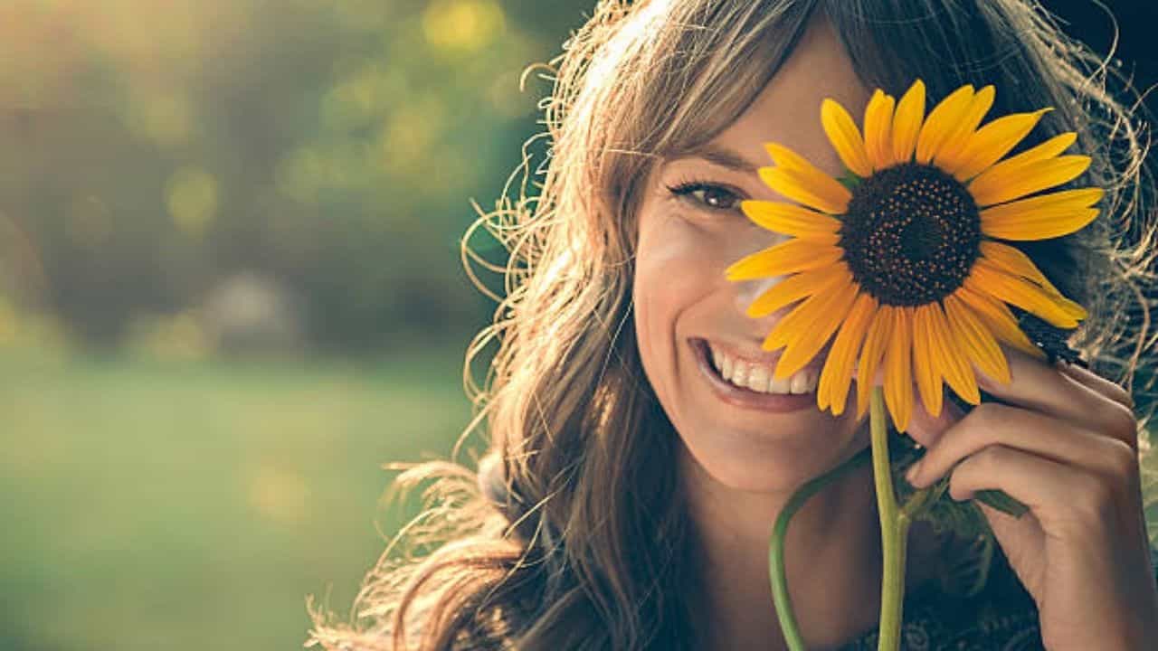 Flower Face Packs: তপ্তদিনে ত্বক থাকুক ফুলের মত কোমল! বাড়িতে বানিয়ে নিন ফুল দিয়ে ফেসপ্যাক Flower Face Packs: তপ্তদিনে ত্বক থাকুক ফুলের মত কোমল! বাড়িতে বানিয়ে নিন ফুল দিয়ে ফেসপ্যাক