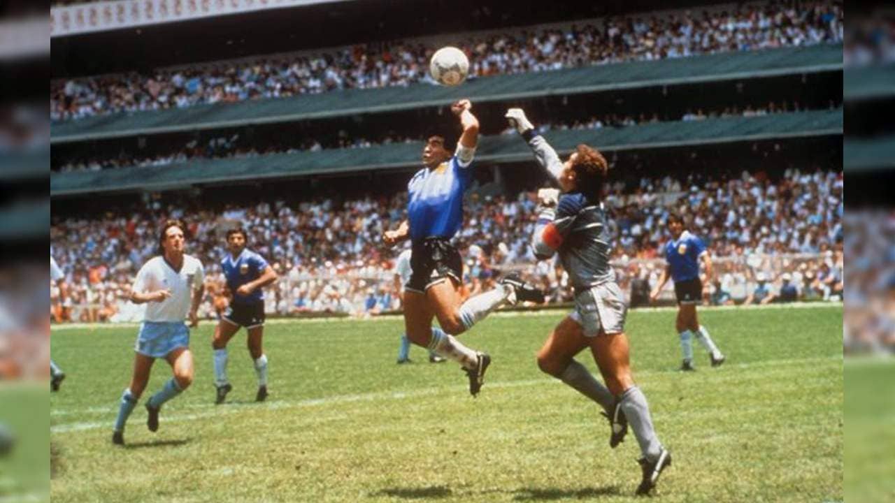 Diego Maradona: নিলামে ওঠা হ্যান্ড অফ গড জার্সি কি ওটাই? মারাদোনার মেয়ের অন্য দাবি