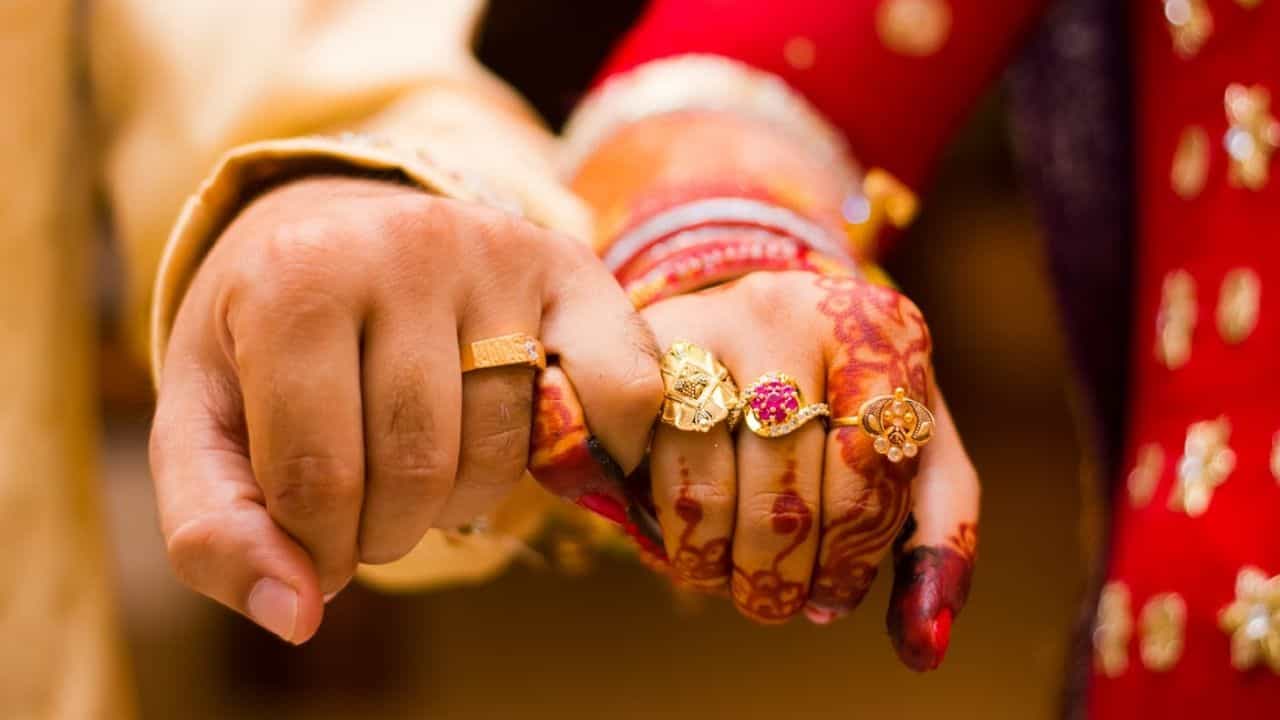 Dowry System: কুৎসিত মেয়েদের বিবাহের জন্য উপযুক্ত পণপ্রথা! পাঠ্য বইয়ের লেখা নিয়ে নেটপাড়ায় হইচই Dowry System: কুৎসিত মেয়েদের বিবাহের জন্য উপযুক্ত পণপ্রথা! পাঠ্য বইয়ের লেখা নিয়ে নেটপাড়ায় হইচই