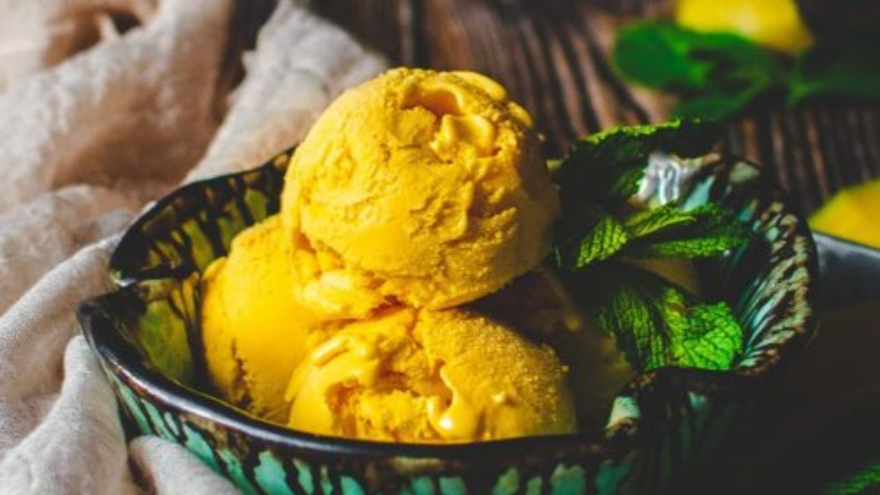 Ice Cream Recipe: গরমে বাচ্চাদের মন জয় করতে চটপট বানিয়ে ফেলুন ডিম ছাড়াই ম্যাঙ্গো আইসক্রিম!