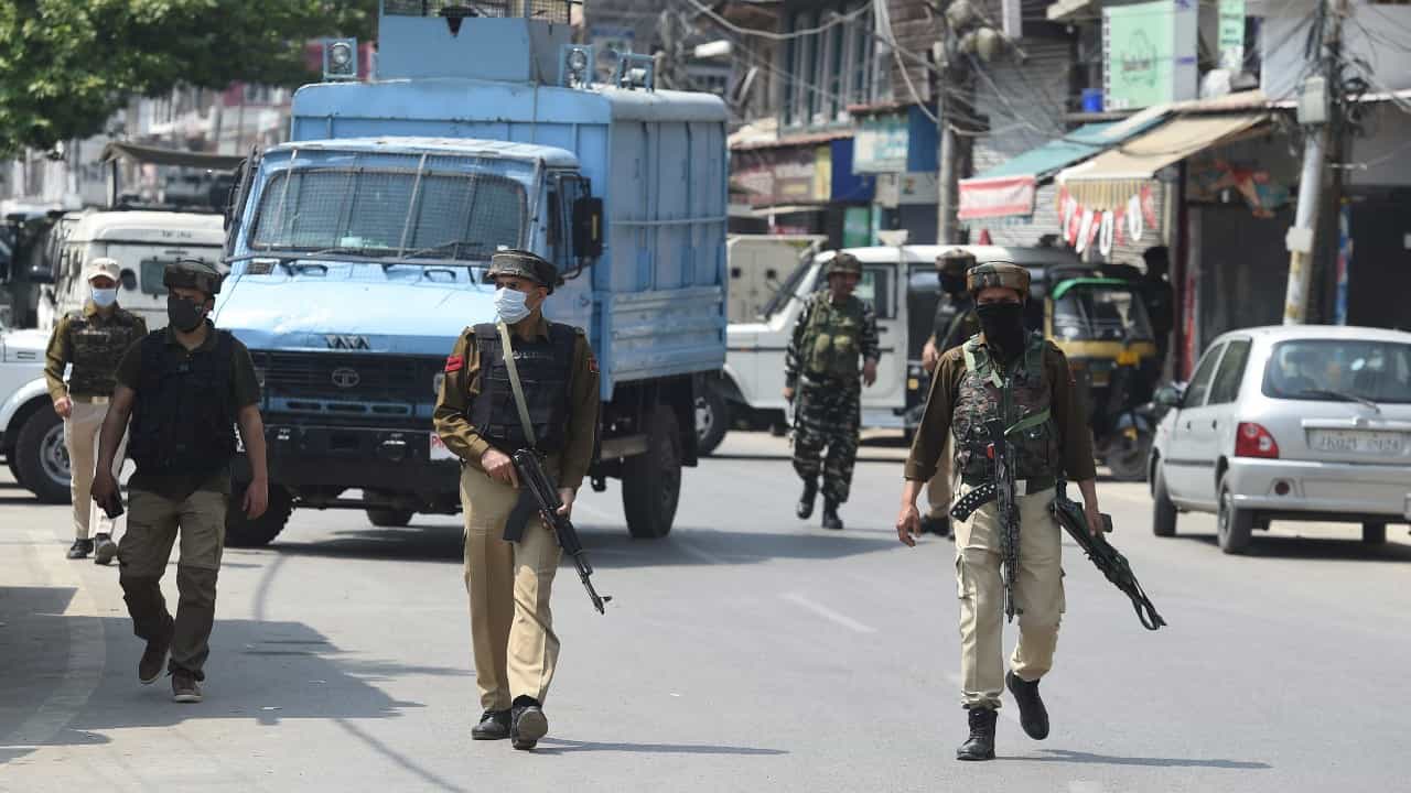 Kashmir Encounter : উপত্যকায় সন্ত্রাসবাদীদের বিরুদ্ধে অভিযানে শহিদ ১ জওয়ান