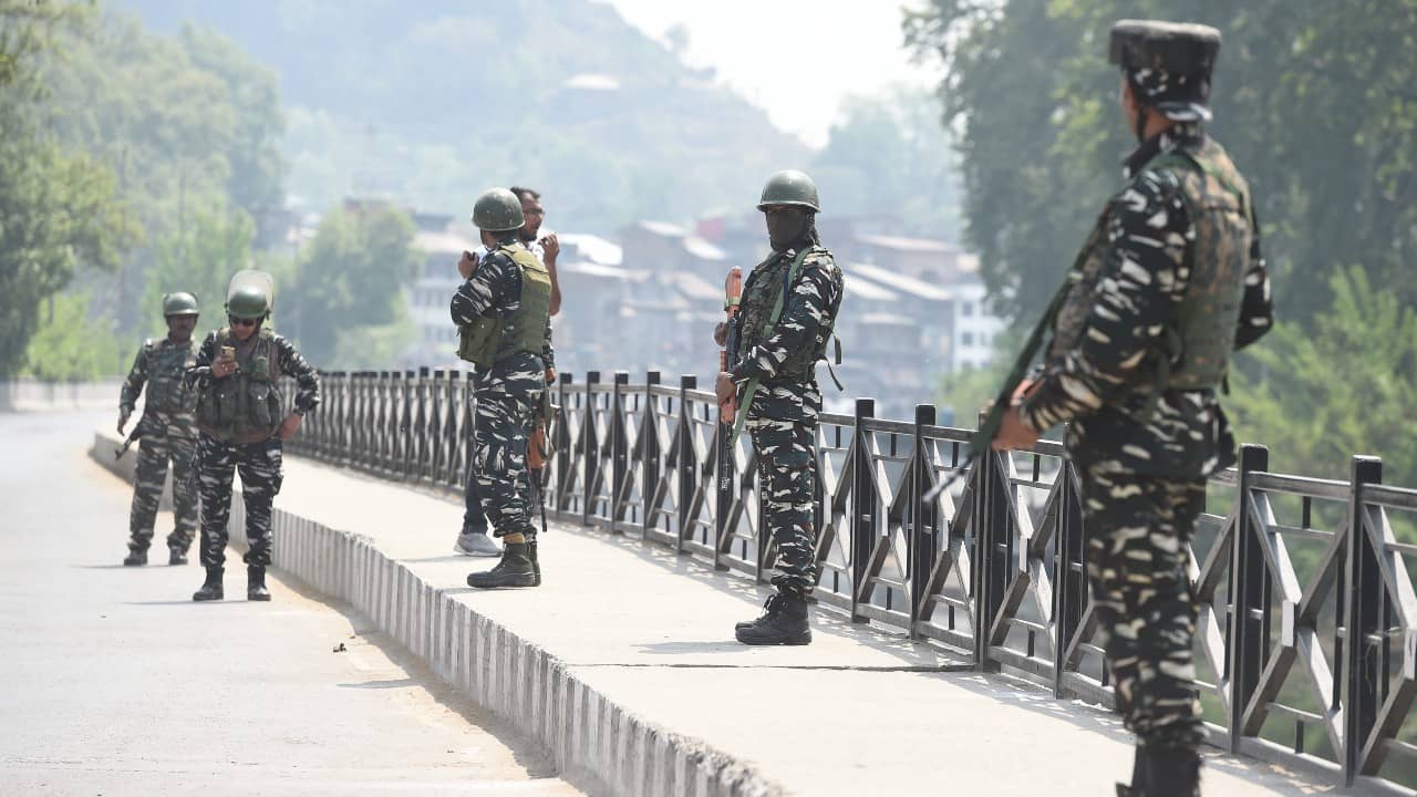 Jammu and Kashmir Encounter : উপত্যকায় নিরাপত্তা বাহিনীর বড় সাফল্য, মোদীর সফরের আগে ফের নিকেশ দুই জঙ্গি