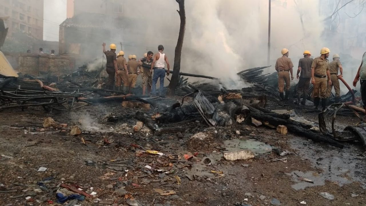 Tangra Fire: আগুন নিভেছে, আতঙ্ক এখনও পিছু ছাড়ছে না ট্যাংরাবাসীর