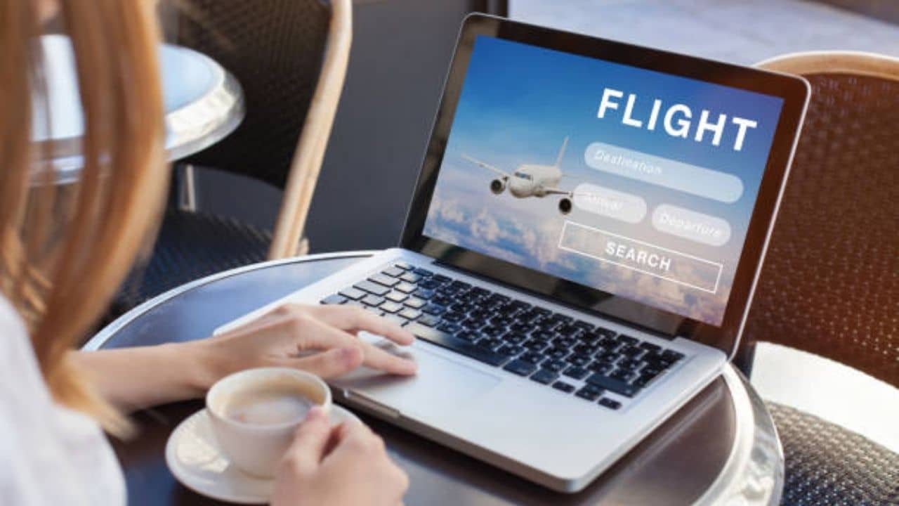 Flight Ticket Booking Tips: বিমান টিকিট কাটার ৫ টোটকা, খরচ হবে ট্রেনের মতোই!