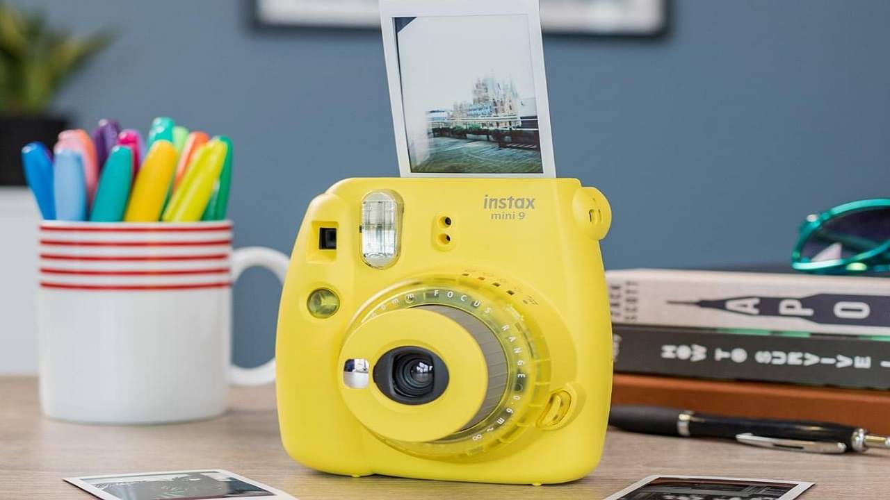 Instant Camera: ছবি তোলার সঙ্গে সঙ্গেই তার প্রিন্ট আউট, বাজারে ঝড় তুলছে ৩,৯৯৯ টাকায় ফুজিফিল্মের এই ইনস্ট্যান্ট ক্যামেরা