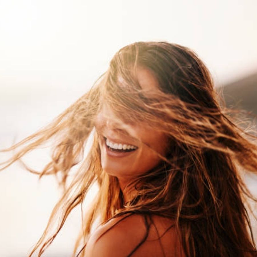 চুল প্রোটিন কেরাটিন দিয়ে তৈরি, যার মধ্যে সিস্টেইন, সেরিন, গ্লুটামিক অ্যাসিড, গ্লাইসিন এবং প্রোলিন সহ একটি অ্যামিনো অ্যাসিড রয়েছে। চুলের বৃদ্ধির জন্য কোলাজেন এবং বায়োটিন সাপ্লিমেন্ট গ্রহণ করতে পারেন।