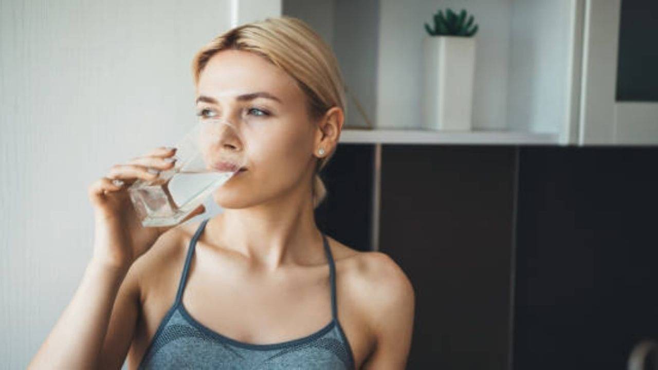 Hydration Tips: গরমে হাইড্রেটেড থাকতে কত লিটার জল পান করবেন? জেনে নিন