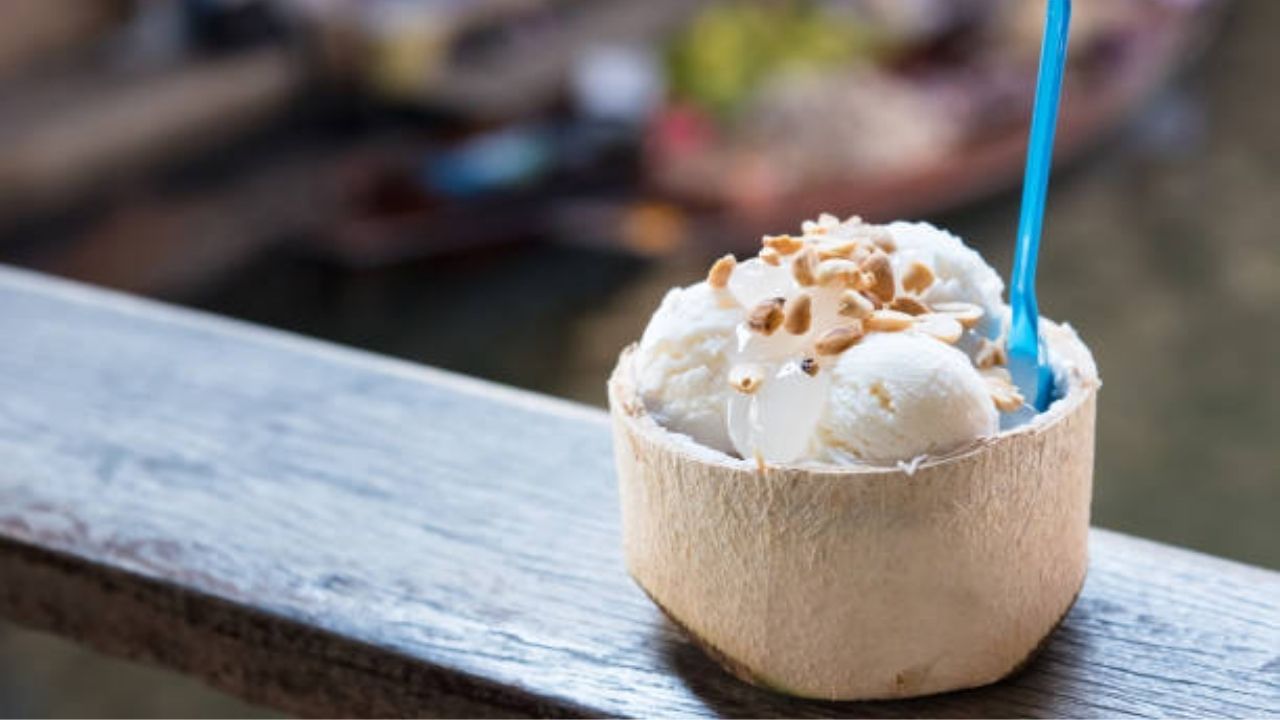 Ice Cream: চকোলেট, ভ্যানিলা আর নয়! আইসক্রিমের নতুন স্বাদ আস্বাদন করুন ডাবের জলে Ice Cream: চকোলেট, ভ্যানিলা আর নয়! আইসক্রিমের নতুন স্বাদ আস্বাদন করুন ডাবের জলে