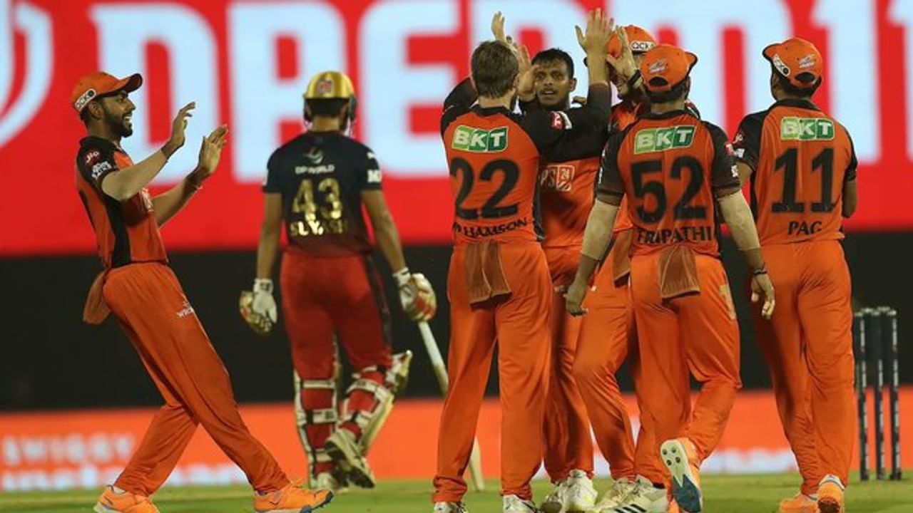 IPL 2022 Points Table: আরসিবিকে হারিয়ে লিগ টেবলে বড়সড় লাফ সানরাইজার্স হায়দরাবাদের IPL 2022 Points Table: আরসিবিকে হারিয়ে লিগ টেবলে বড়সড় লাফ সানরাইজার্স হায়দরাবাদের