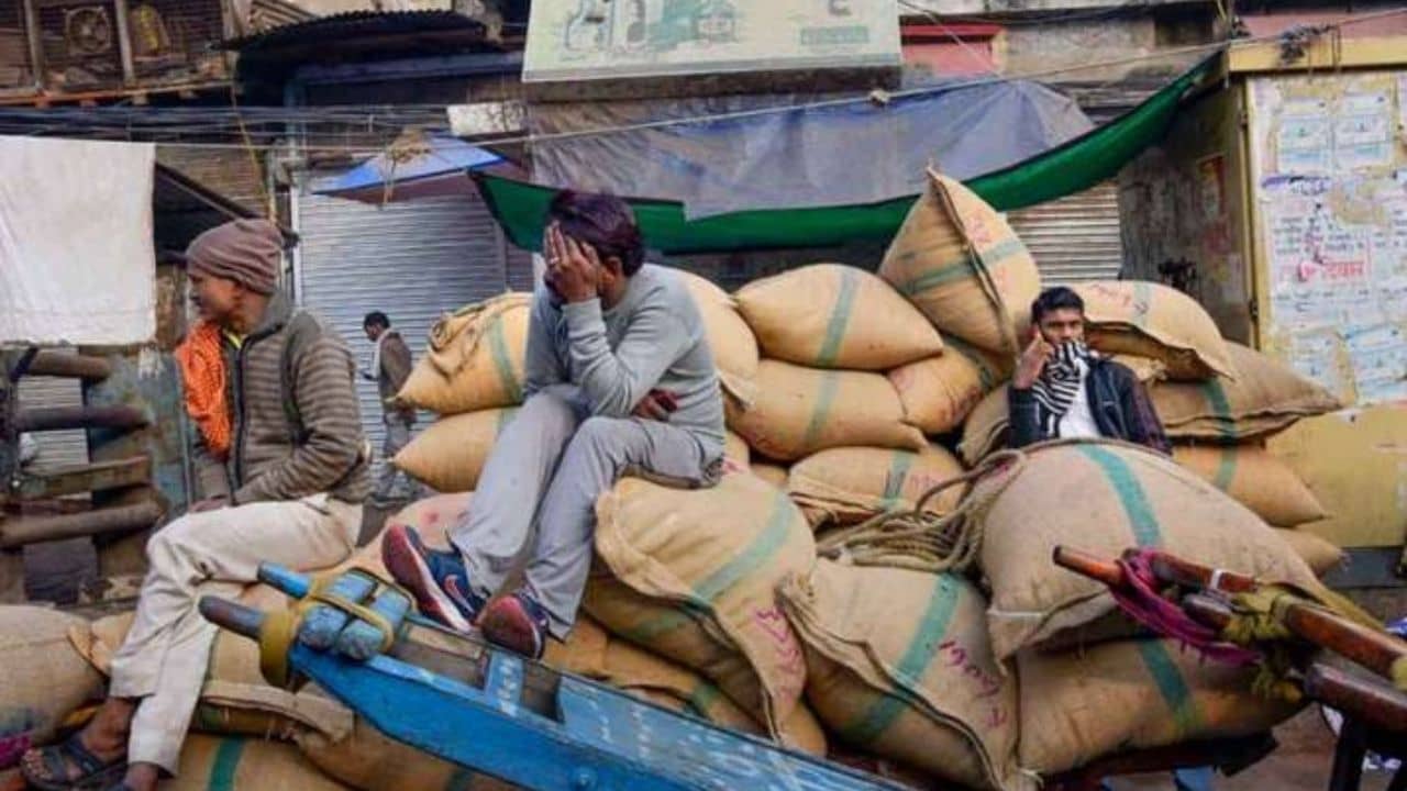 Sri Lankan Economic Crisis: শ্রীলঙ্কাতে ভেঙেছে অর্থনীতির কোমর, ভারত কি এর থেকে শিক্ষা নেবে?