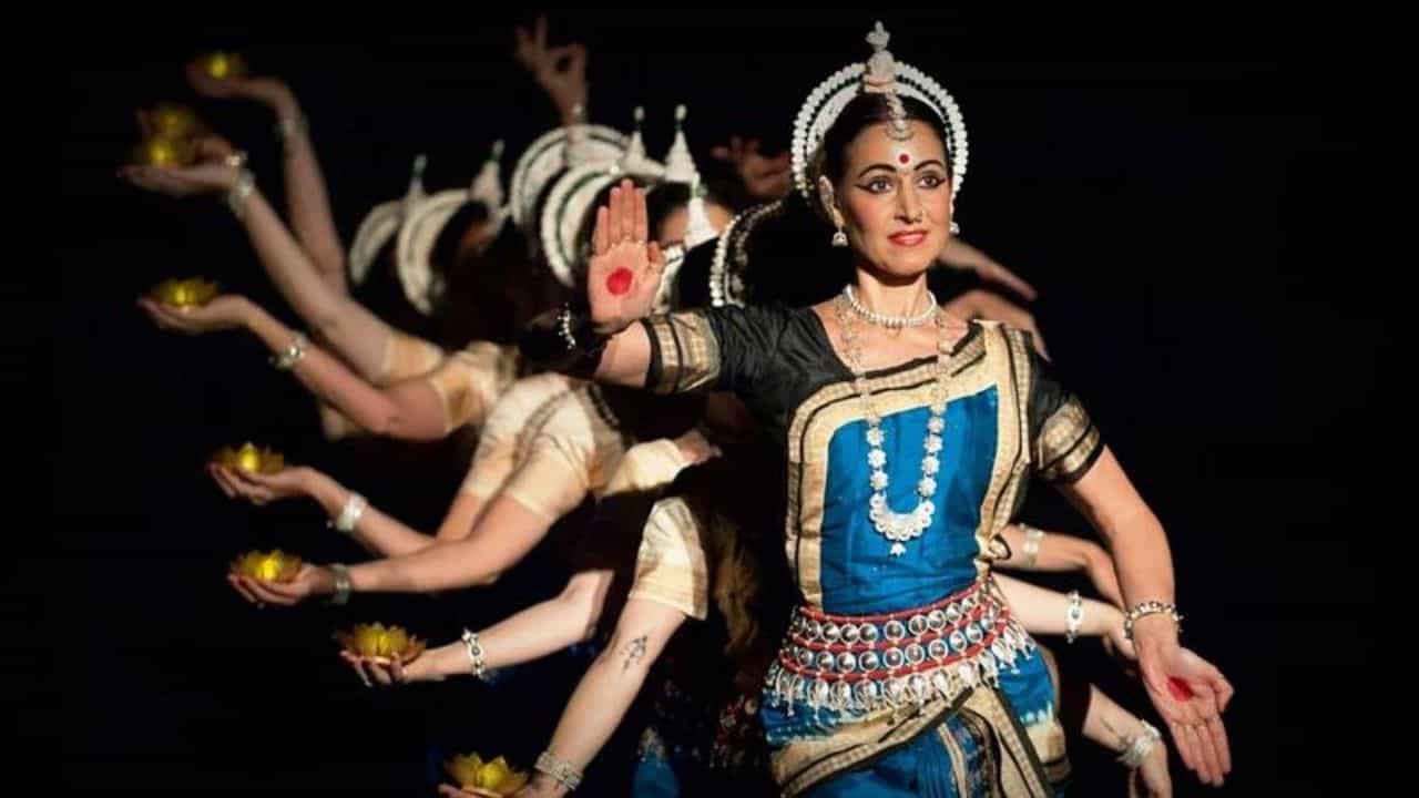 International Dance Day 2022: 'নাচে জন্ম নাচে মৃত্যু', মনের আনন্দে ১ ঘণ্টা নাচলে কী কী উপকার হবে, জানেন? International Dance Day 2022: 'নাচে জন্ম নাচে মৃত্যু', মনের আনন্দে ১ ঘণ্টা নাচলে কী কী উপকার হবে, জানেন?